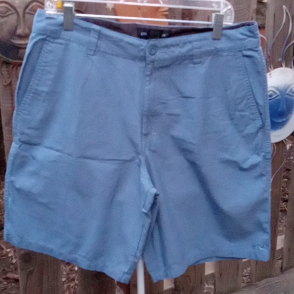 Men's blue shirts like no stretch.O'NEILL Size 34.